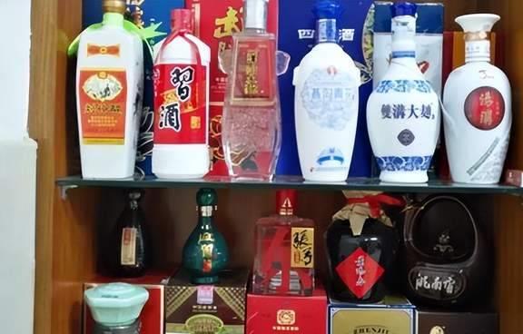 廣東隱形富豪曬藏酒,不見茅臺(tái) 五糧液,網(wǎng)友 只會(huì)掙錢不會(huì)花